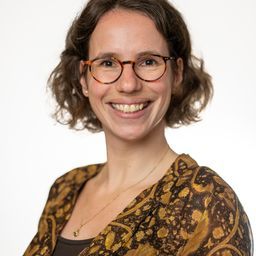 Dr Esther  van Ginneken