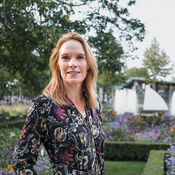 Dr Maaike de Boois